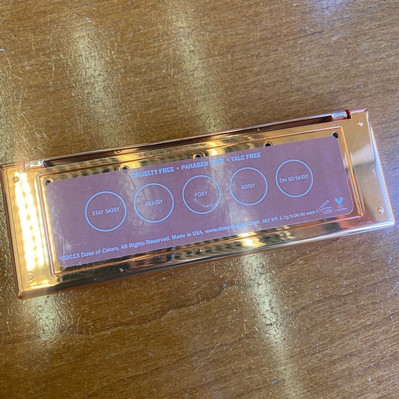 Dose of Colors Sassy Siennas Eyeshadow Palette with brush - Picture 9 of 9